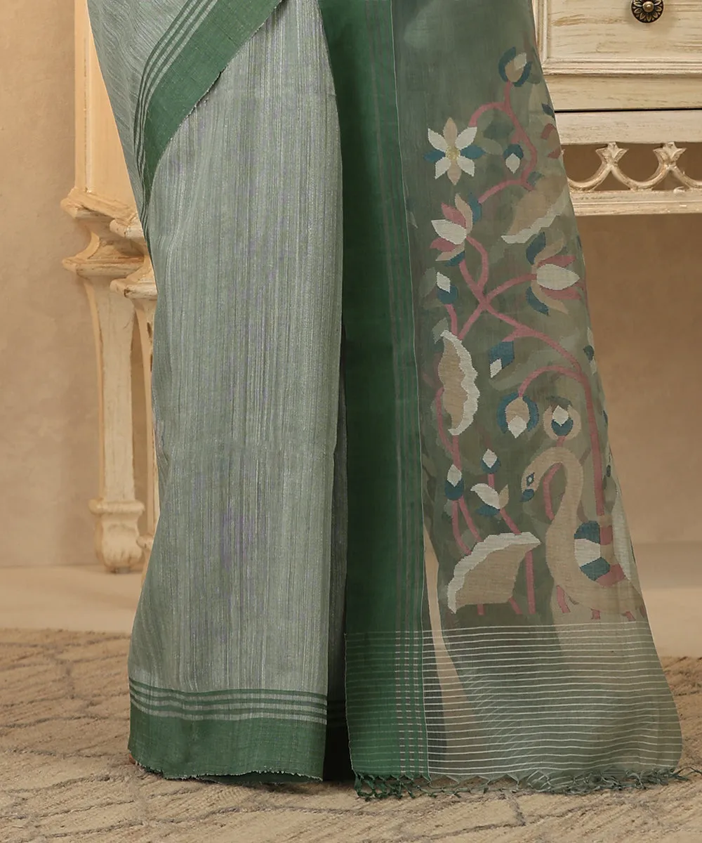 Hansini Handloom Ice Grey Matka Silk Dhakai Jamdani Saree With Swan Motif On Pallu