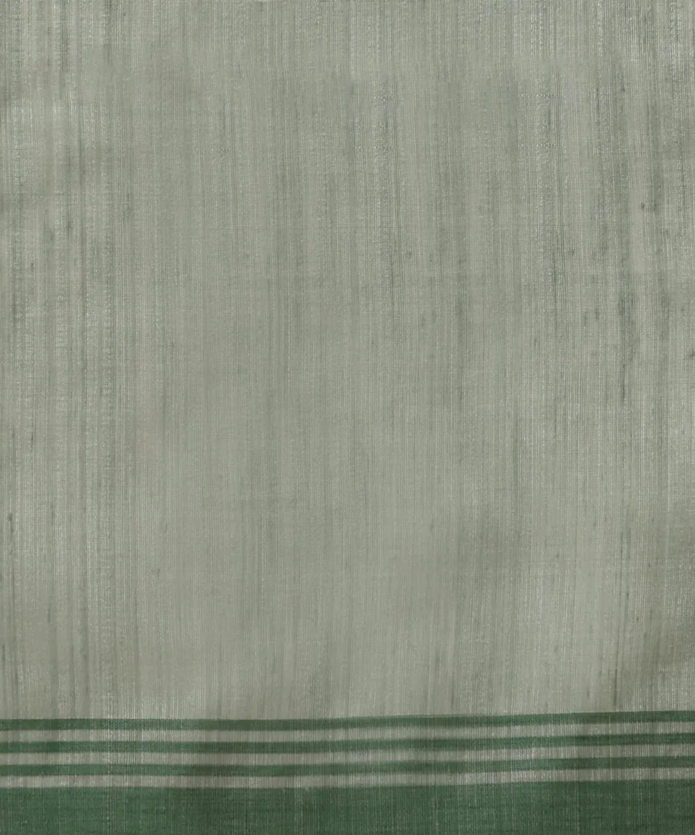 Hansini Handloom Ice Grey Matka Silk Dhakai Jamdani Saree With Swan Motif On Pallu