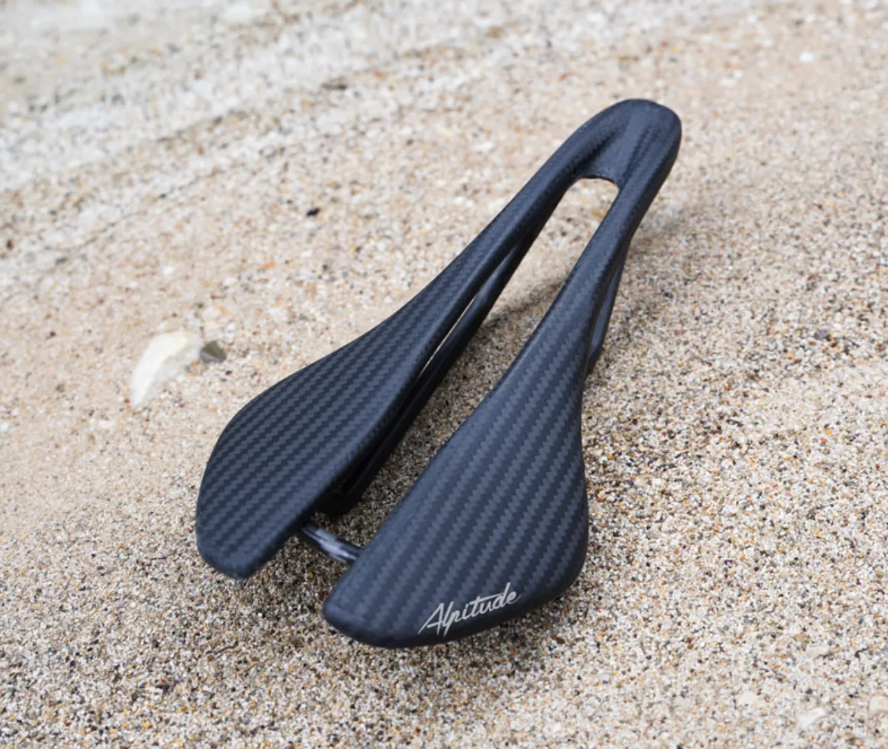 SADDLE GARDENA ALPITUDE COMPONENTS IN CARBON