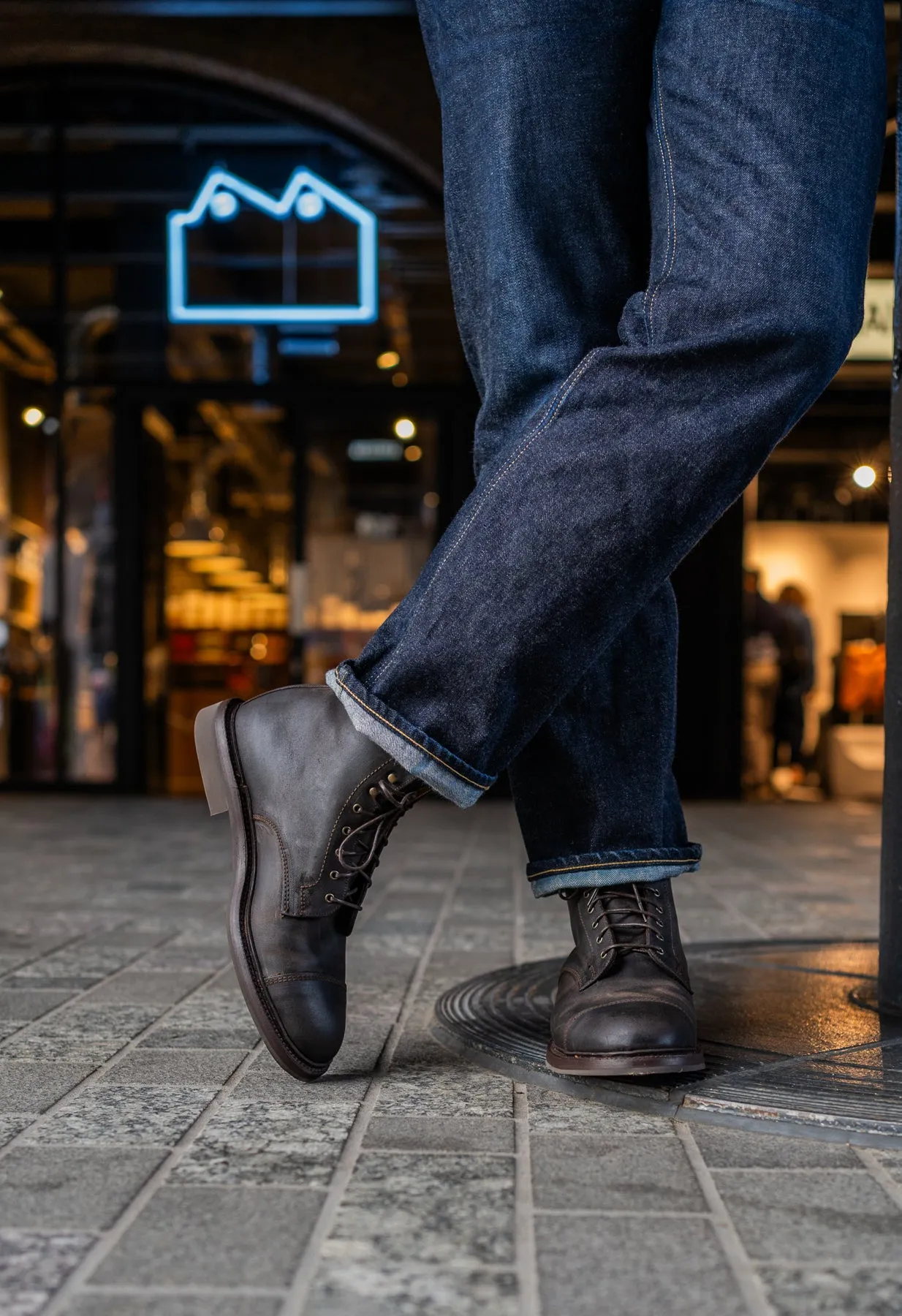 SANDERS CRAIG KENIA DARK WAXY SUEDE CAP DERBY BOOT