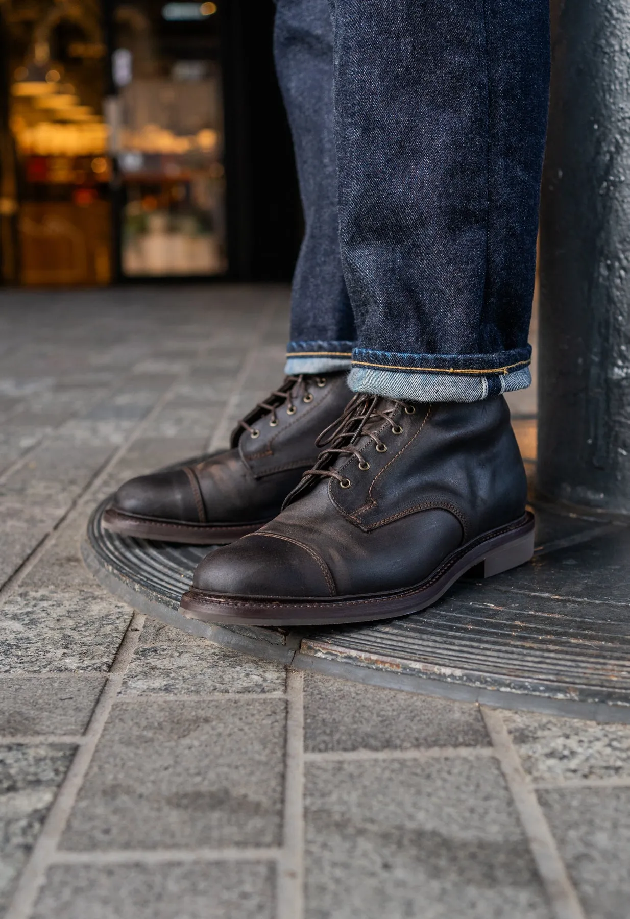 SANDERS CRAIG KENIA DARK WAXY SUEDE CAP DERBY BOOT