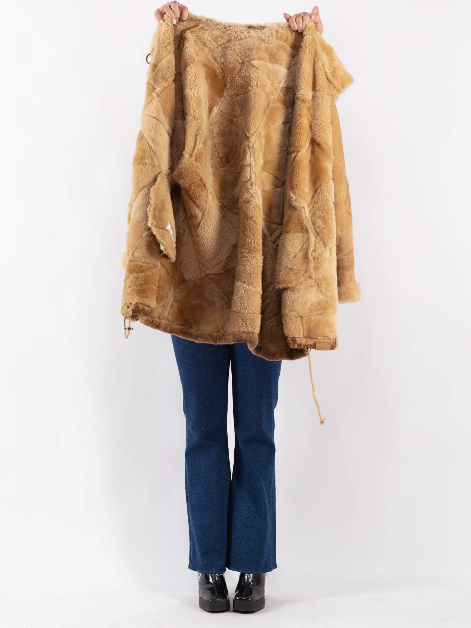 Vintage 80's Women Hooded Sheepskin Coat in Beige